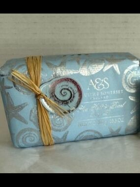 (Asquith & Somerset) Sea Salt & Pearl Scented Hand Soap - Light Blue